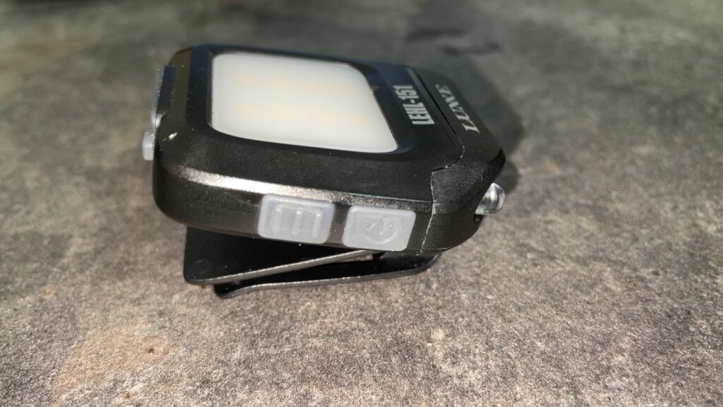 キャップライトLEHL151のスイッチ部の写真。