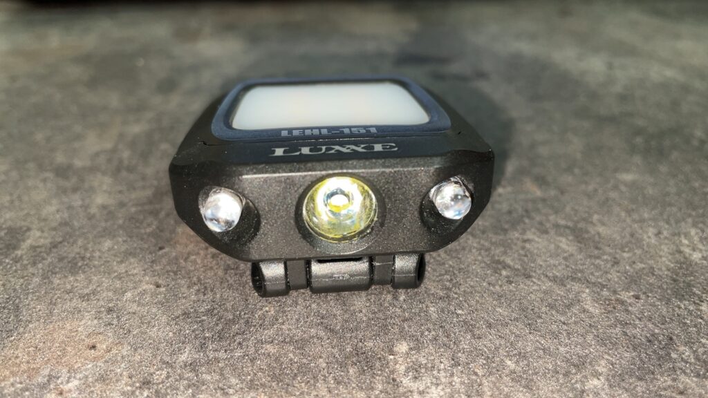 キャップライトLEHL151の白色LEDとUV LEDの写真。