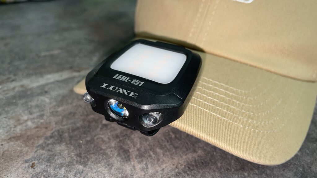 キャップライトLEHL151の装着時の写真。