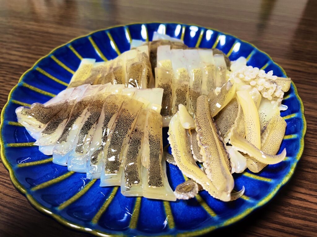 ティップランで釣ったアオリイカの沖漬けの写真。