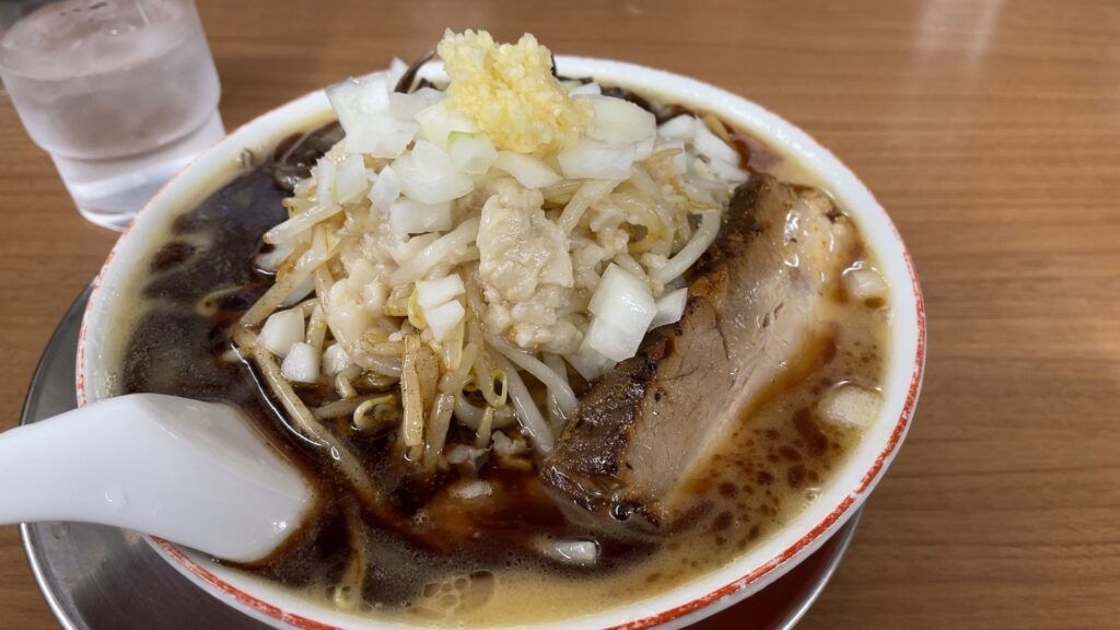 柏崎ドカメンで子豚ラーメンを食べた時の写真。