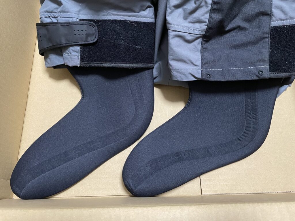 シロッコドライスーツの修理・交換後の写真。